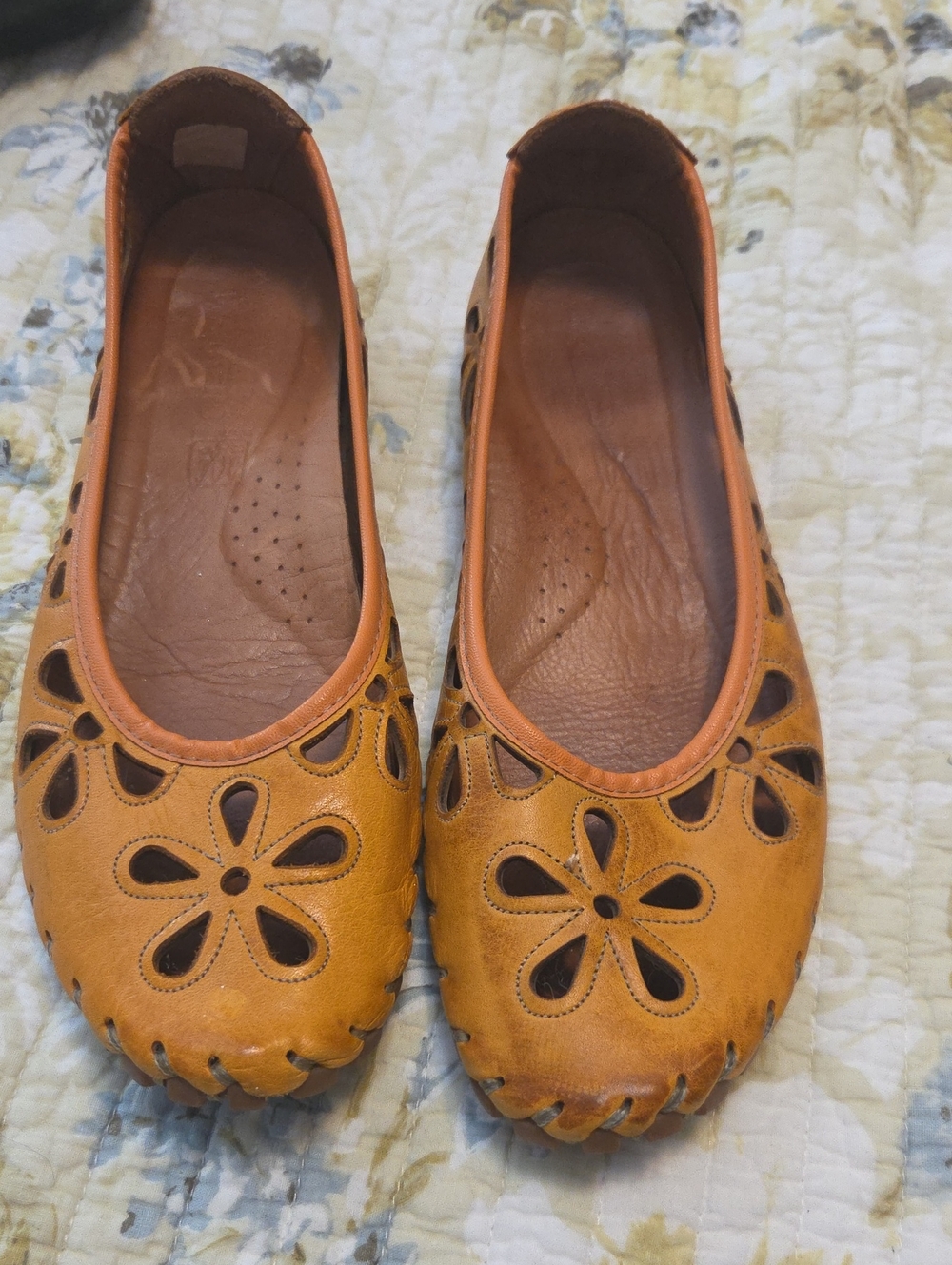 Women’s Floral Cutout Leather Ballet Flats in Cognac